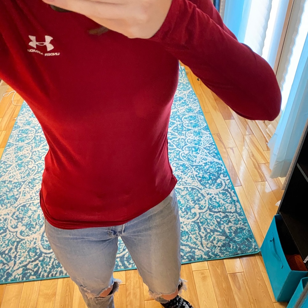 Red long sleeve under armour size small